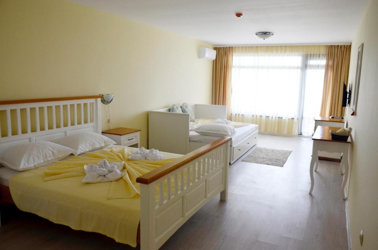 Ashram Hotel Primorsko Eksteriør billede