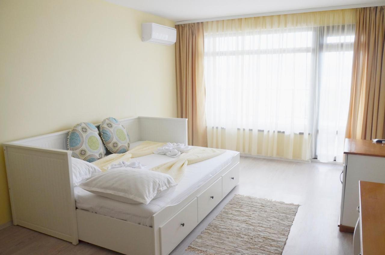 Ashram Hotel Primorsko Eksteriør billede