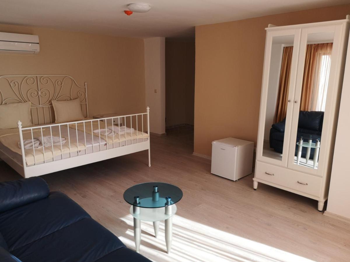 Ashram Hotel Primorsko Eksteriør billede