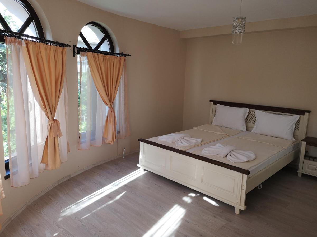 Ashram Hotel Primorsko Eksteriør billede